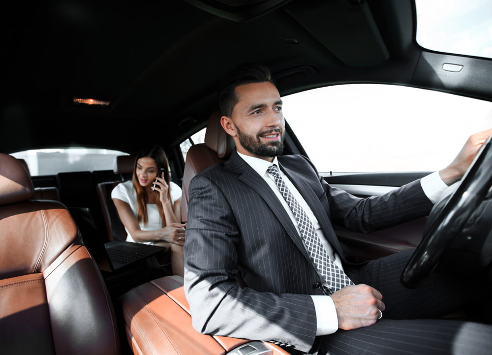Top 5 Reasons to Hire a Car Service for Your Corporate Trip