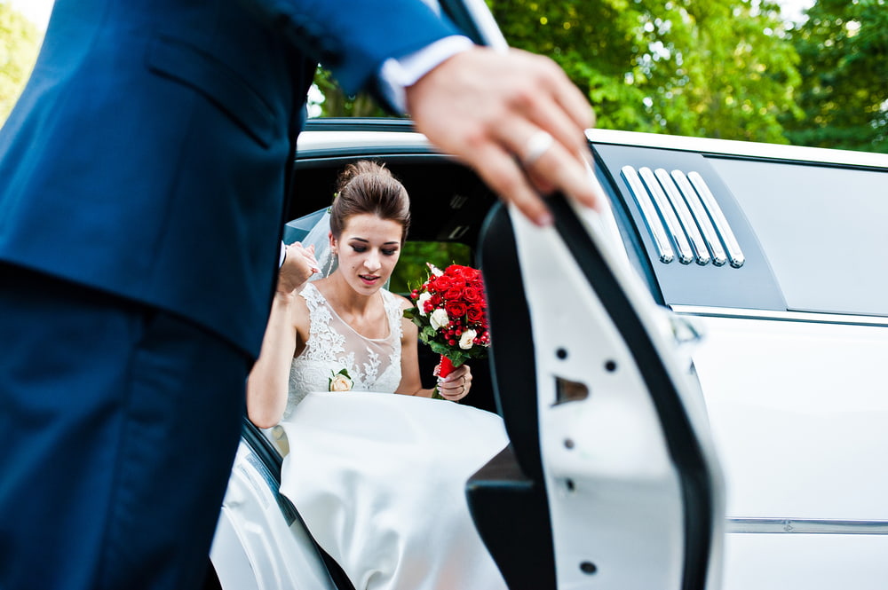 6 Tips on How to Choose Your Perfect Wedding Limo