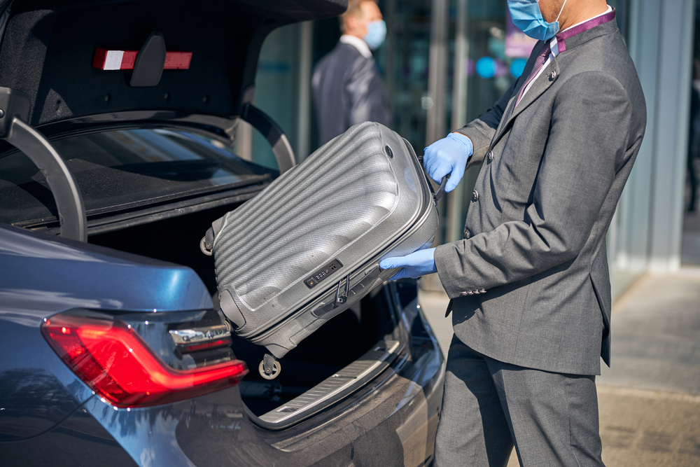How do I best navigate my airport transfer?