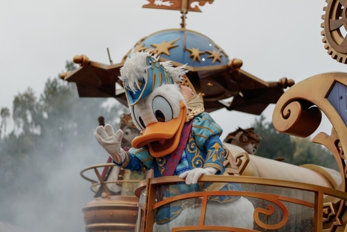 What are the top attractions near Disneyland