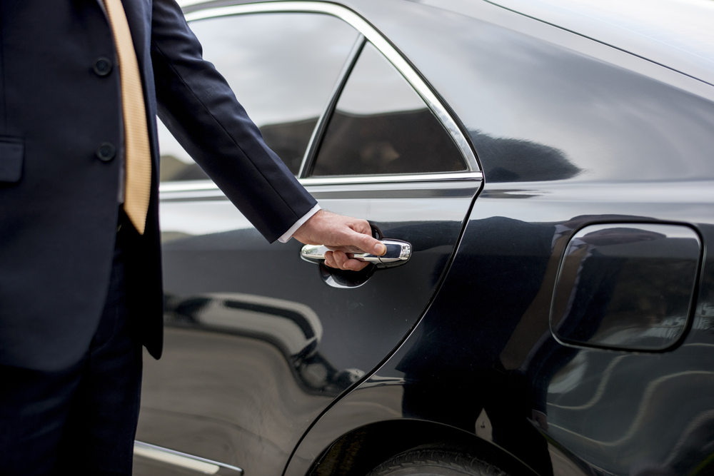 travel in style from SNA to LAX with a private car service